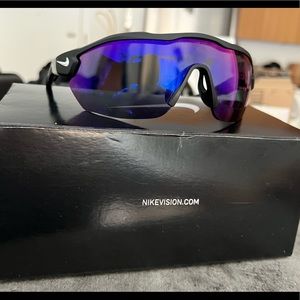 NIKE SHOW X3 ELITE SUNGLASSES WITH BOX